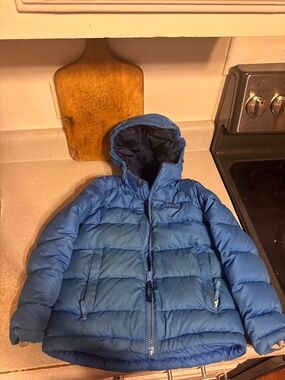L.L. Bean Kids' Bean's Down Jacket size 5-6 hooded puffer jacket in blue. Insula